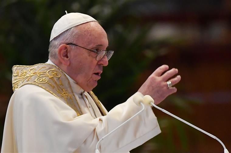 Papa Francisco defende união civil entre casais homossexuais