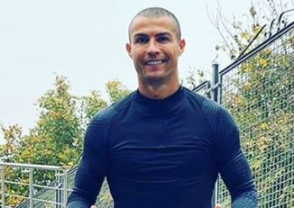 Cristiano Ronaldo acusou positivo em novo teste à covid-19