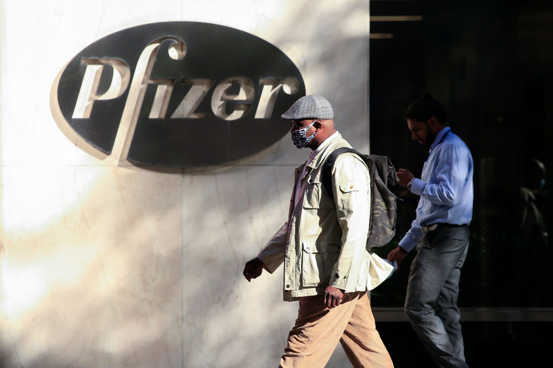 Comissão Europeia prepara-se para assinar acordo com Pfizer