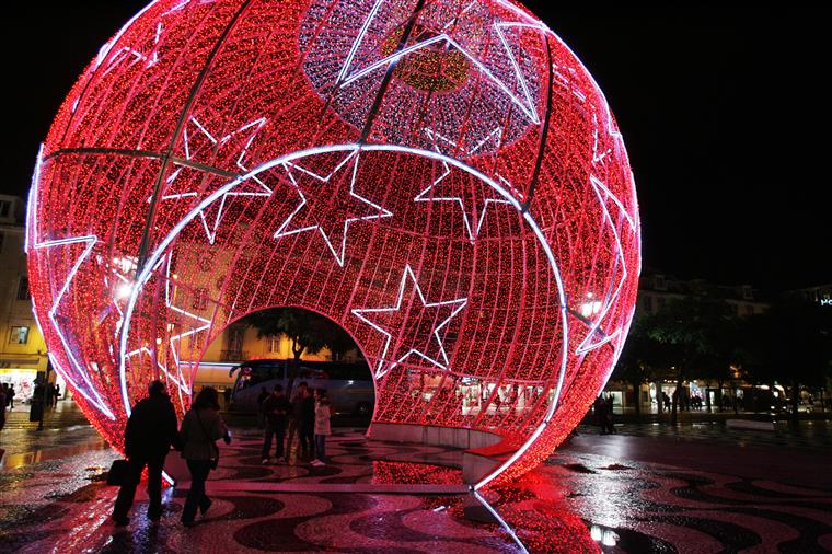 Lisboa não vai ter concerto de final de ano, mas há árvore de Natal no Terreiro do Paço