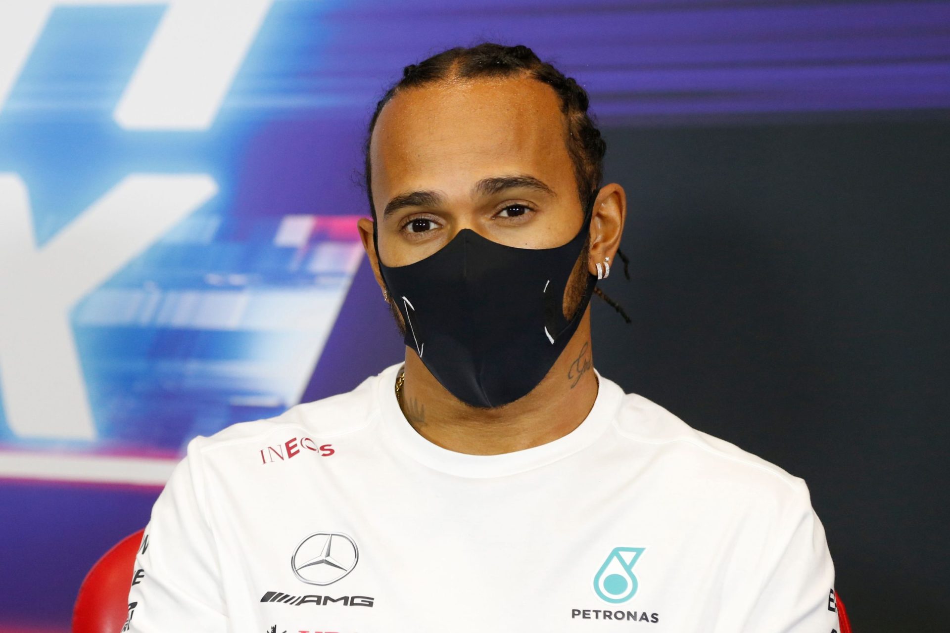 Hamilton já espreita número mágico