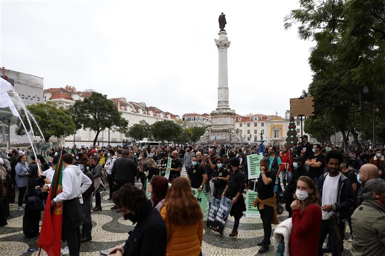 RTP, SIC e TVI reage a ataques a jornalistas durante manifestações: “Tolerância zero”