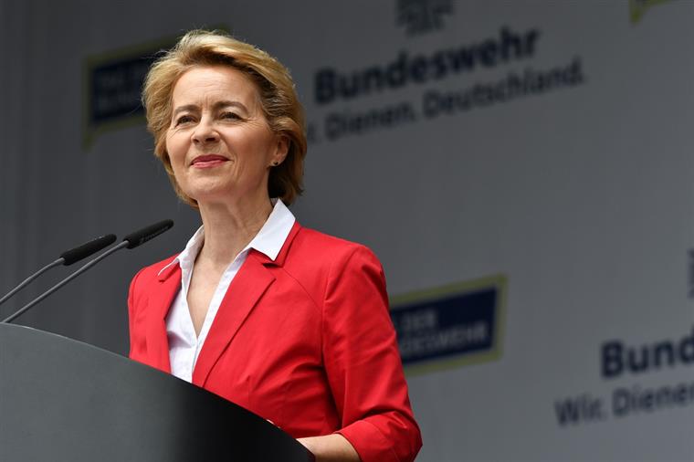 Ursula Von der Leyen anuncia acordo para aquisição de 160 milhões de doses da vacina Moderna