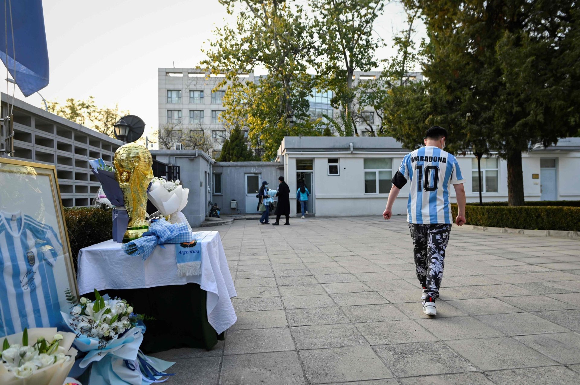 Ex-selecionador da Argentina hospitalizado assim que soube da morte de Diego Maradona