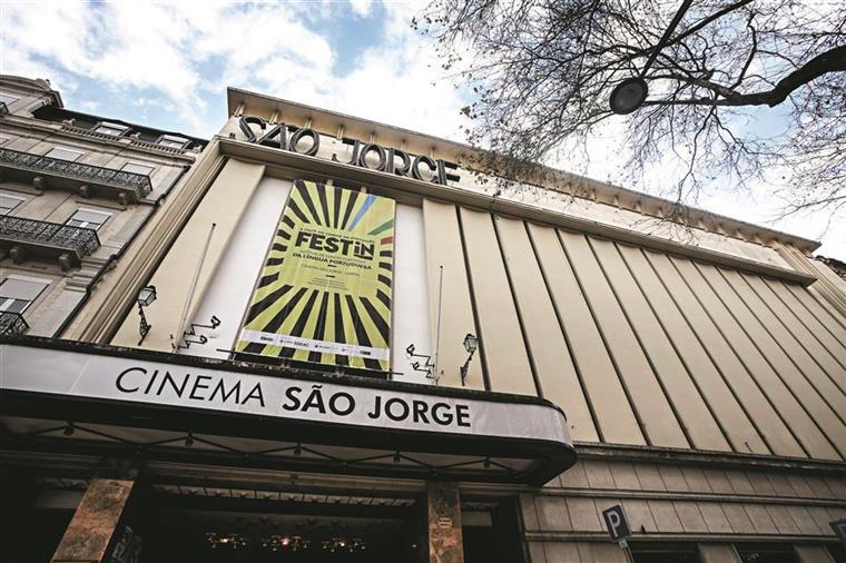 Proibição de consumo de pipocas e bebidas nas salas de cinema preocupa setor