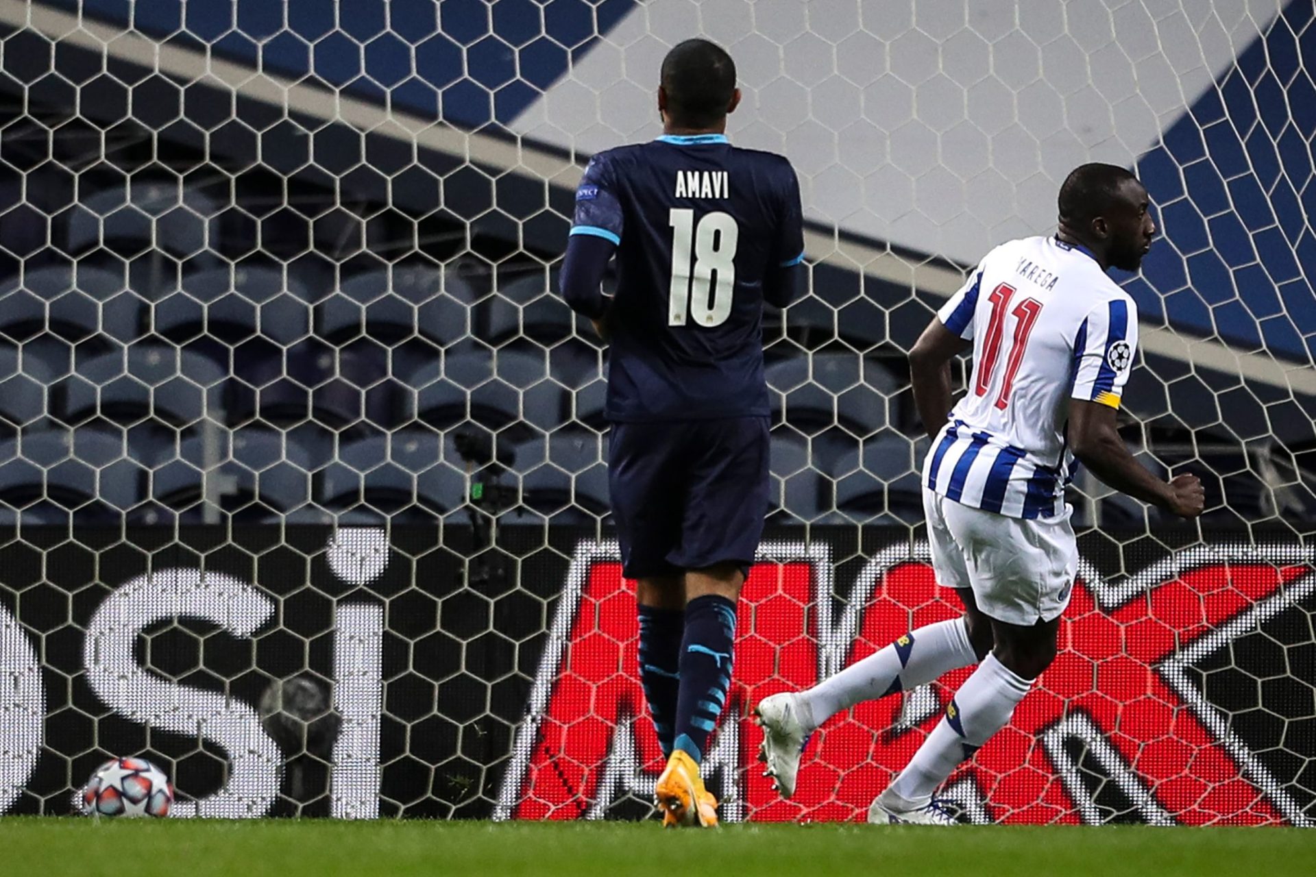 FC Porto vence Marselha e isola-se no segundo lugar do grupo C da Champions