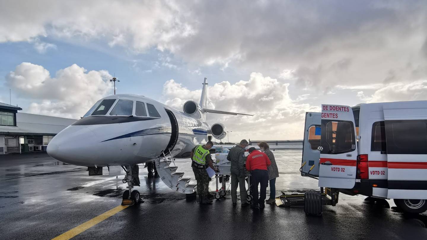 Recém-nascido transportado de urgência dos Açores para o Continente