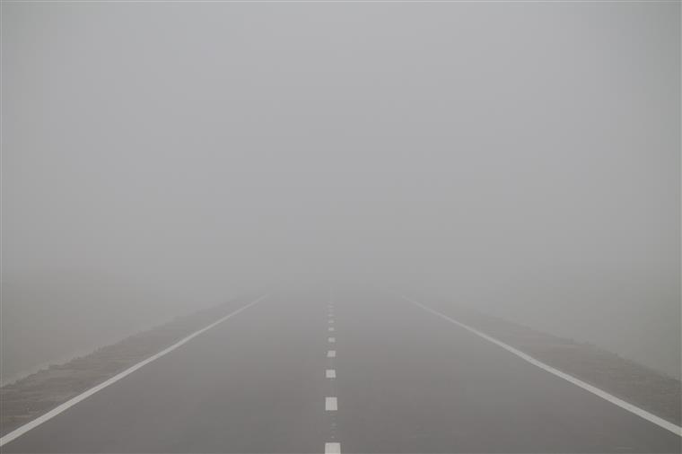 Nevoeiro intenso condiciona trânsito na Ponte 25 de Abril