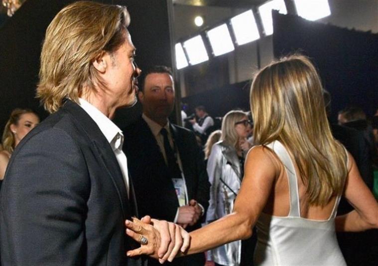 Brad Pitt e Jennifer Aniston apanhados em momento de cumplicidade