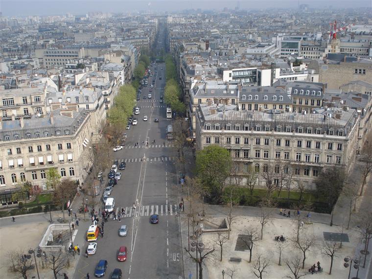 França: Medidas mais pesadas vão entrar em vigor no dia 15 de dezembro e não serão levantadas no Ano Novo