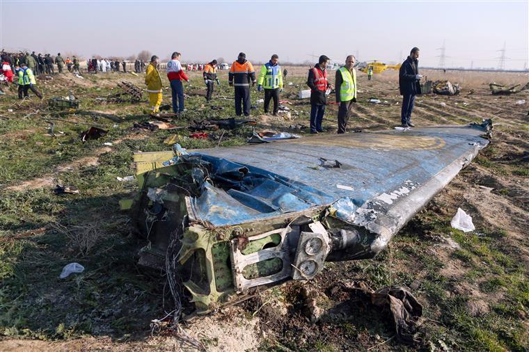 Avião da Ukraine International Airlines foi atingido por dois mísseis