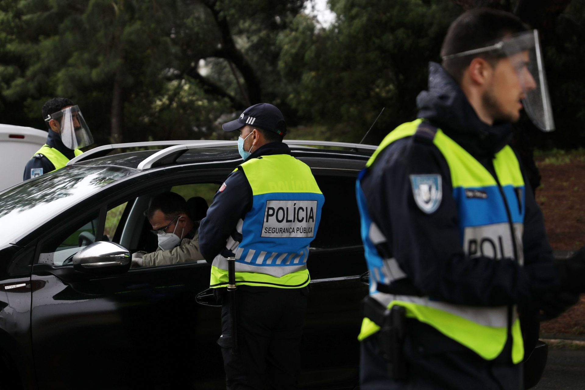 Foram aplicadas 359 multas e detidas 20 pessoas por incumprimentos no estado de emergência