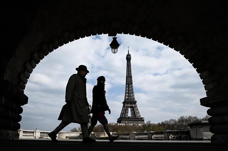 Pessoas provenientes do Reino Unido vão poder regressar a França a partir de quarta-feira