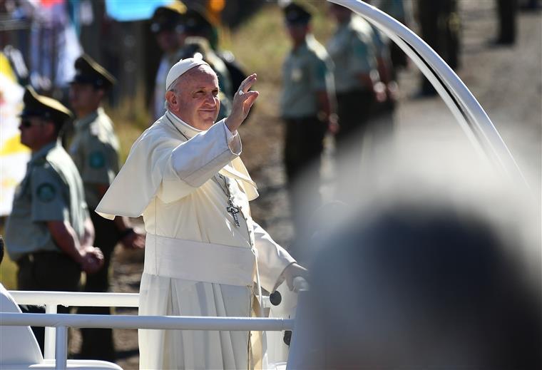 Papa Francisco não vai preside missa de Ano Novo devido a &#8220;dolorosa ciática&#8221;