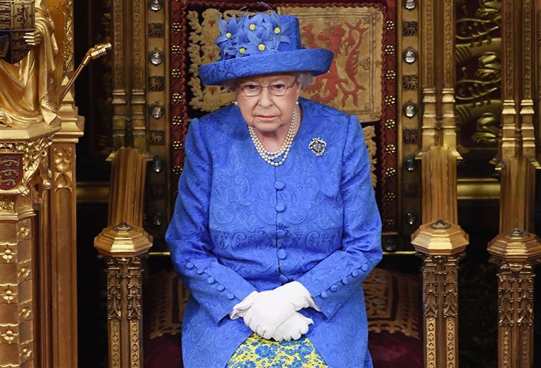 Rainha Isabel II promulga lei para Brexit a 31 de janeiro