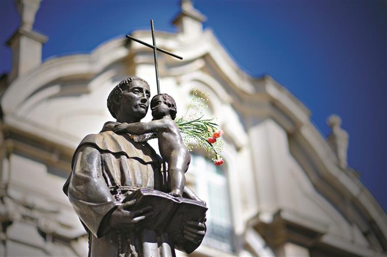 BE quer incluir casais gay nos casamentos de Santo António