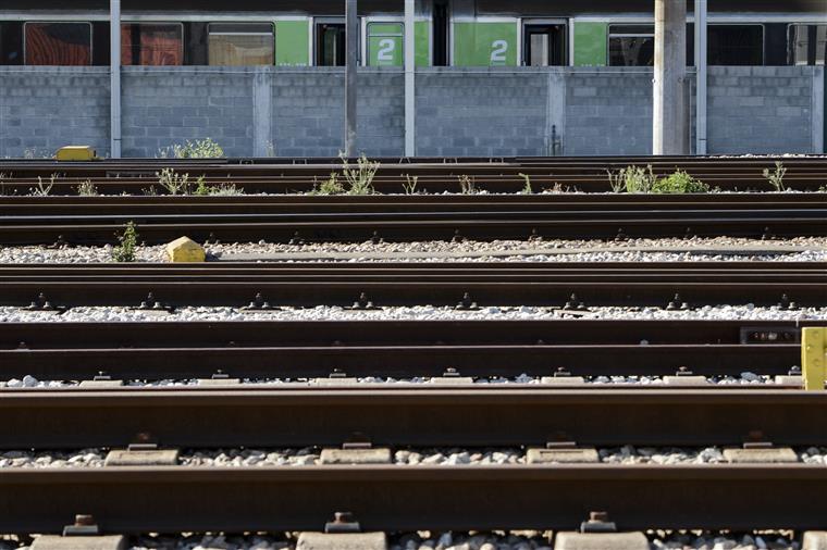 Mulher morre atropelada por comboio na estação da Aguda em Gaia