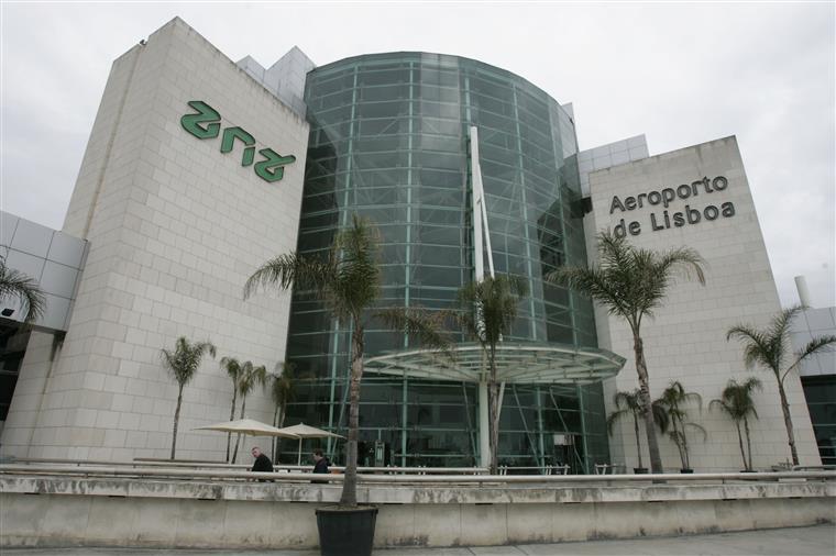 Reforço de segurança nos aeroportos. ANA vai passar a medir temperatura a passageiros