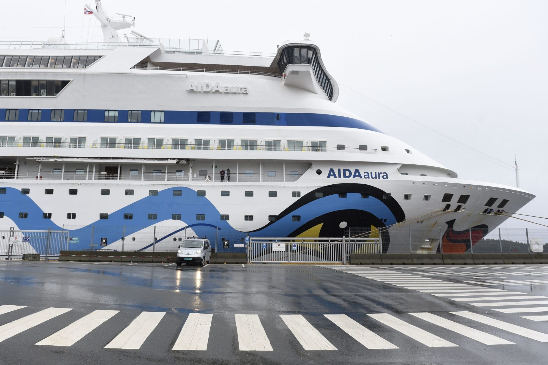 Navio com 1200 pessoas parado na Noruega à espera de resultados sobre Covid-19