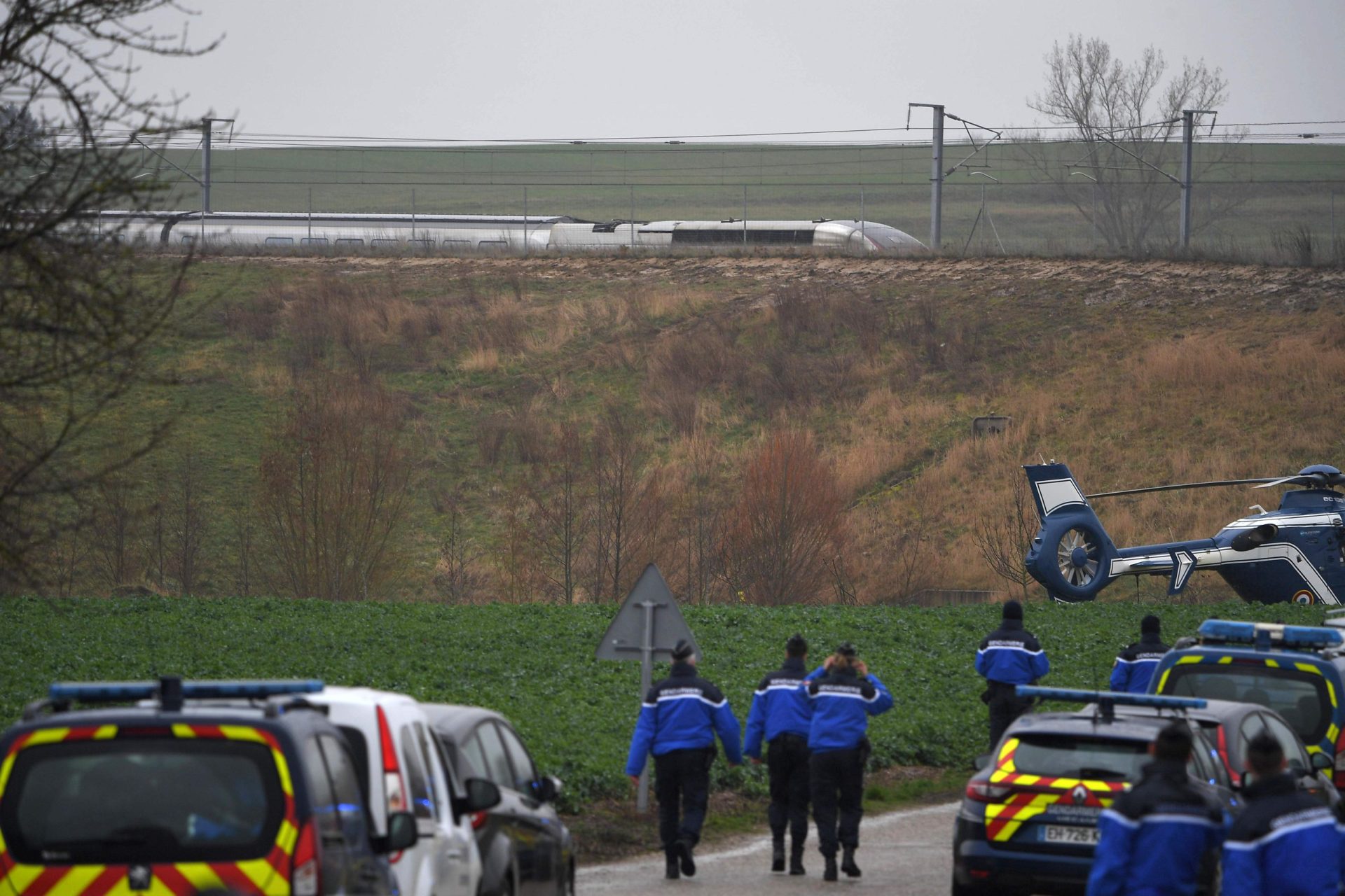 Pelo menos 20 feridos em descarrilamento de TGV em França