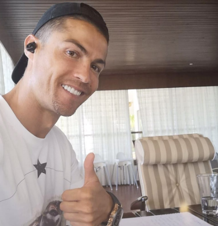 Cristiano Ronaldo aproveita a quarentena para voltar a estudar