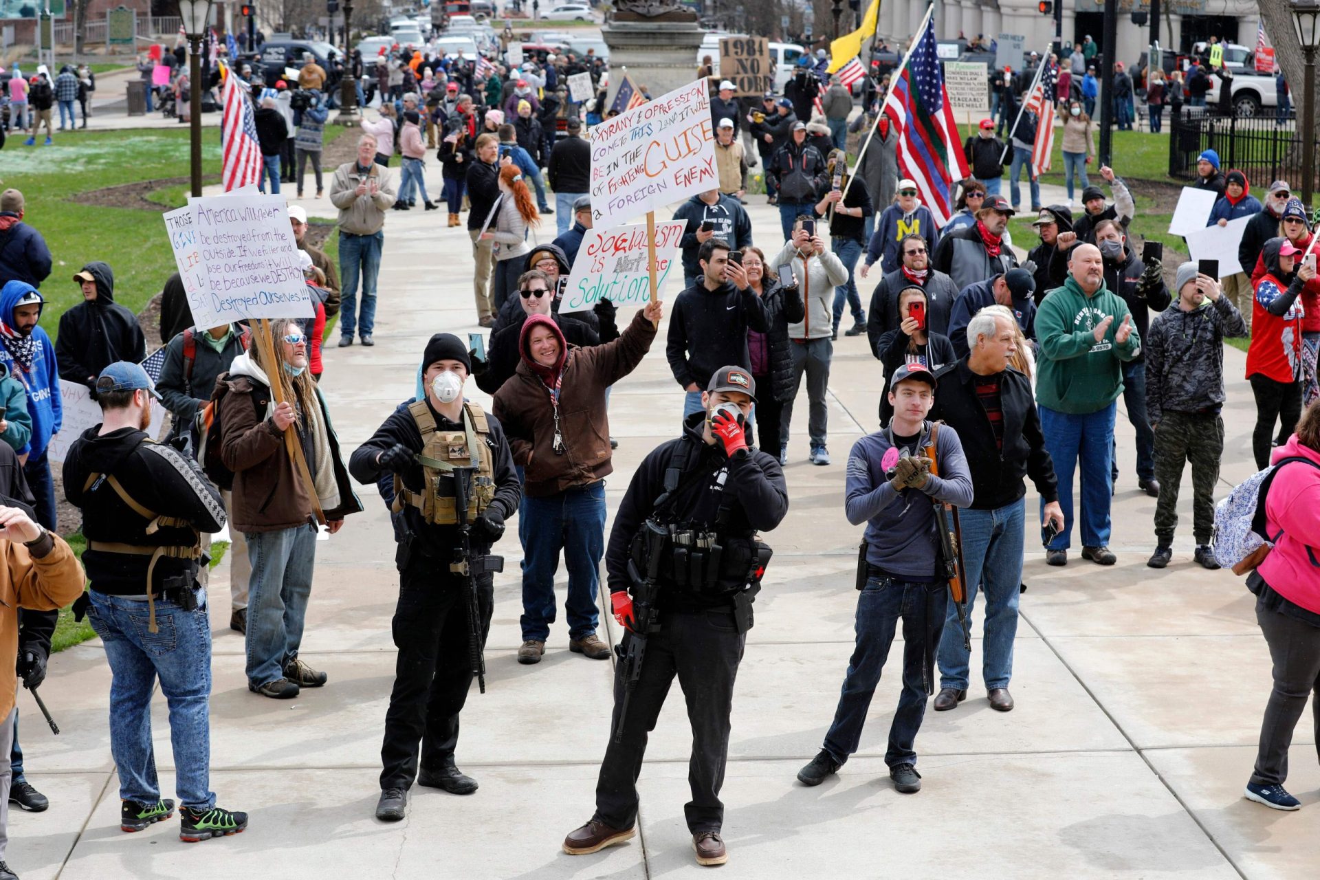 Michigan. Milhares saem às ruas para protestar contra contra prolongamento da quarentena (fotogaleria)