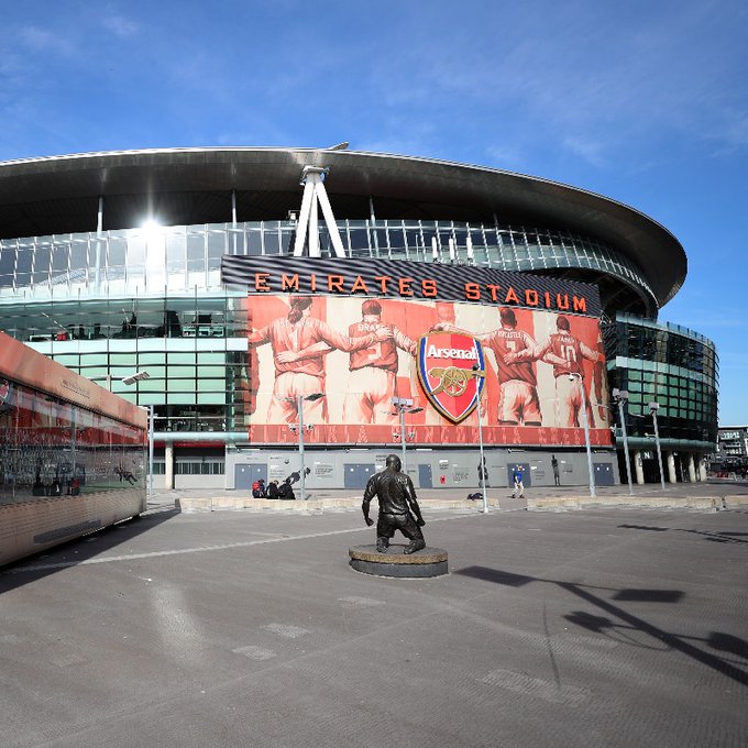 Arsenal anuncia acordo com jogadores e equipa técnica para baixar salários