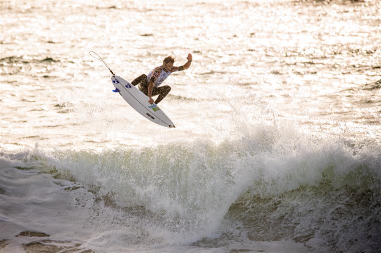 Surf. Organizações pedem regresso ao mar a 3 de maio