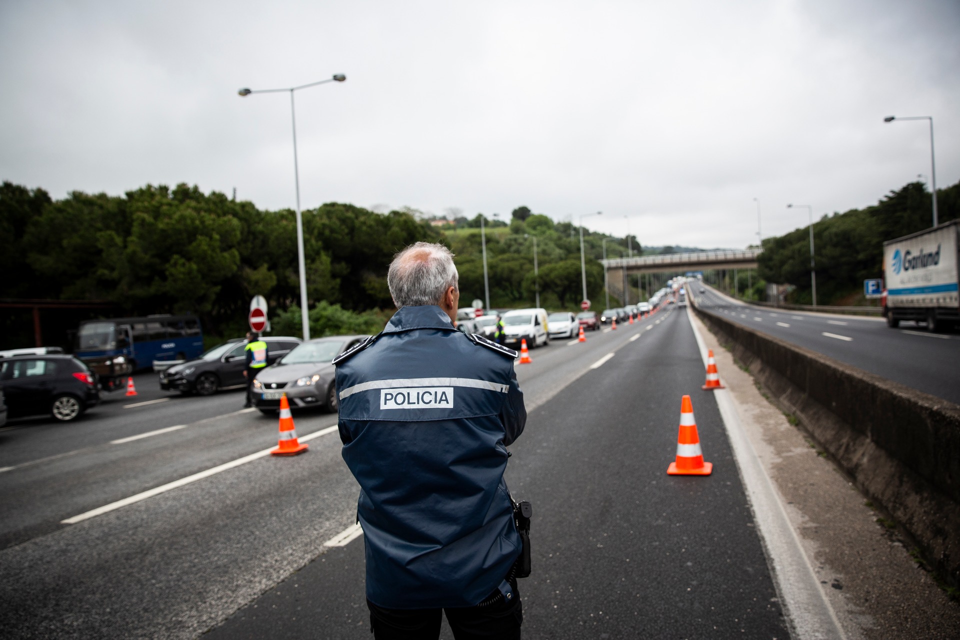 Detidas 58 pessoas por violação das regras do estado de emergência e encerrados 142 estabelecimentos