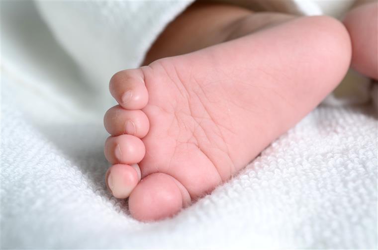 Bebé de pais infetados com covid-19 nasceu no hospital em Matosinhos