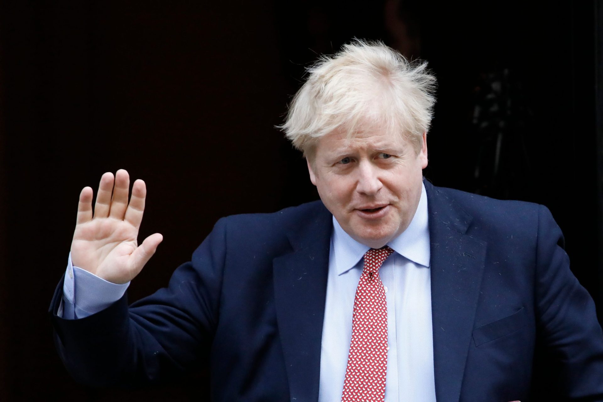 Boris Johnson internado no hospital devido a sintomas persistentes de covid-19