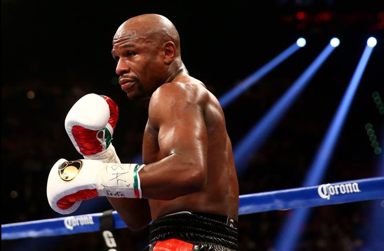 Filha de Floyd Mayweather detida após ser acusada de esfaquear mulher