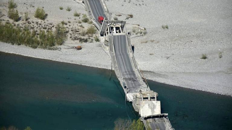 Ponte colapsou no norte de Itália
