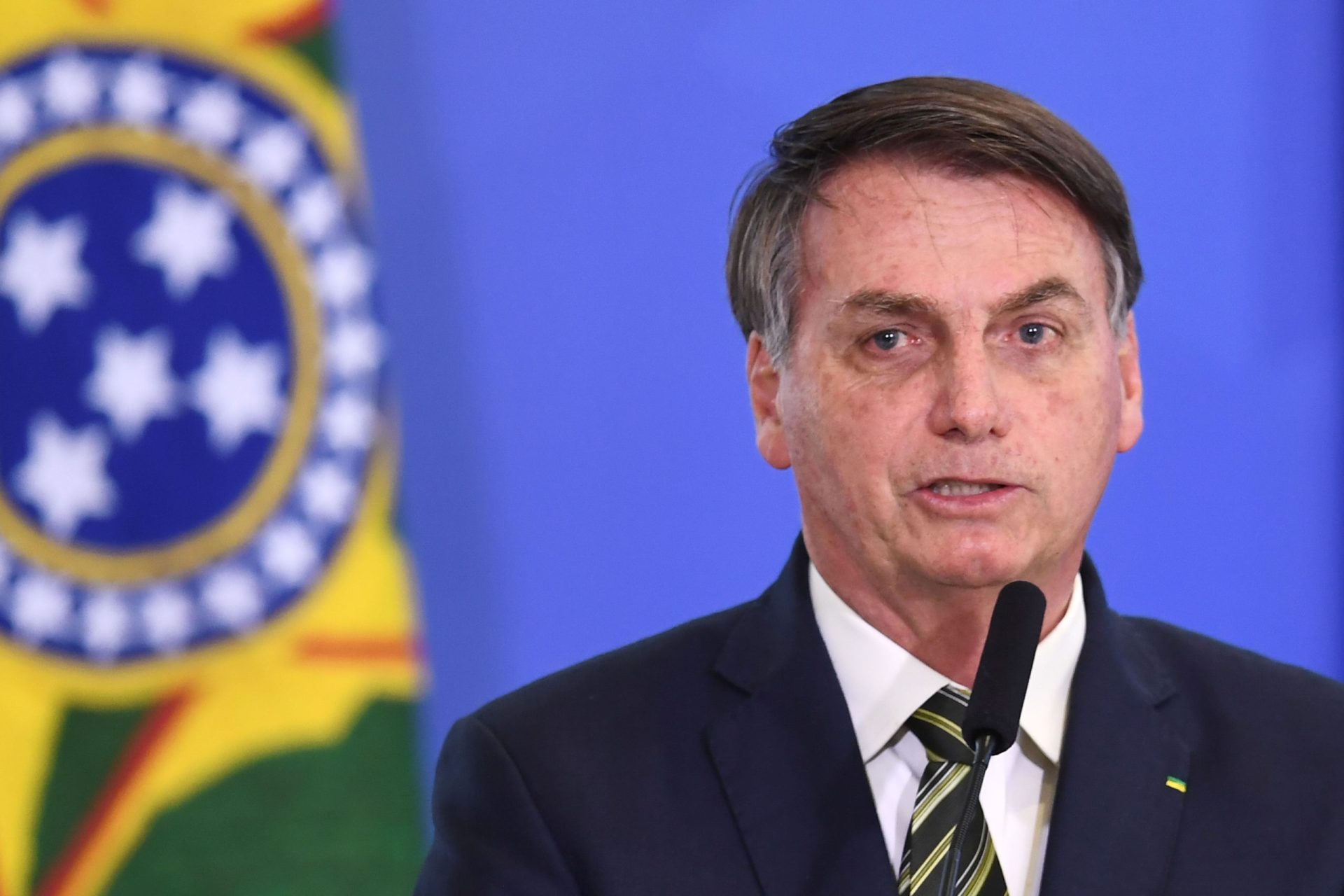 Bolsonaro diz que se a “economia continuar a ser destroçada” as consequências vão ser mais graves do que as provocadas pela covid-19