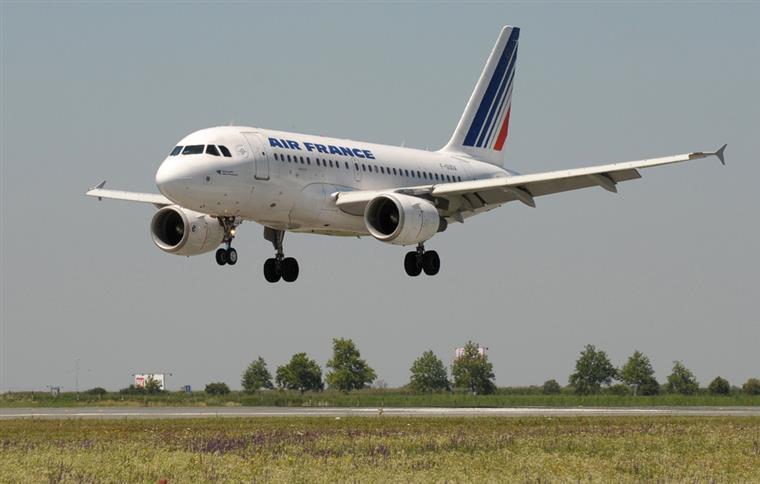 Avião da Air France aterra de emergência em Lisboa