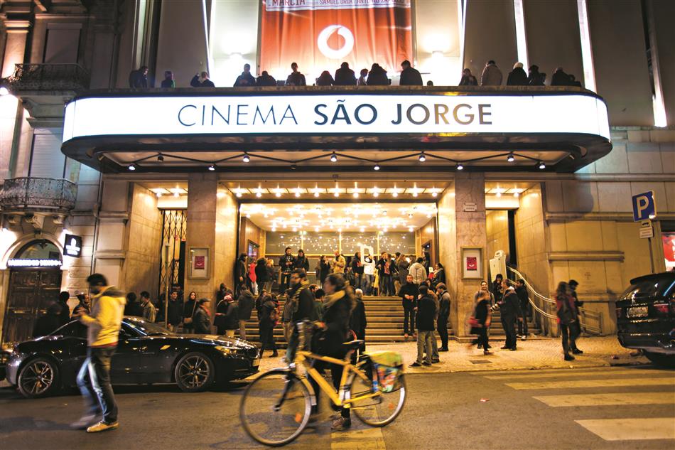 Teatros e cinemas reabrem a partir de segunda-feira com um lugar de intervalo entre espectadores