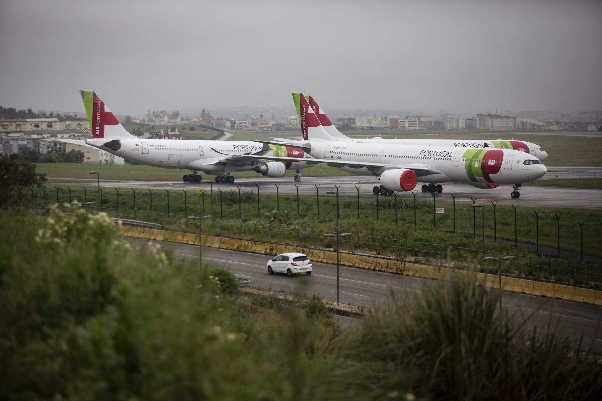 Aviões vão ter de limitar passageiros a dois terços da lotação