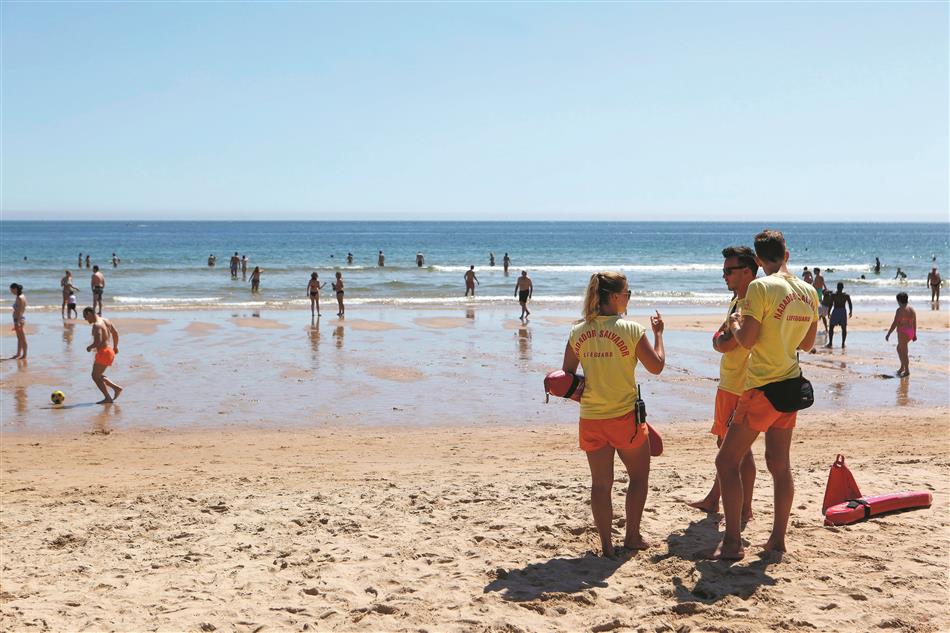 Conheça as lotações para as praias do Barlavento, Sotavento, Tejo e Oeste nesta época balnear