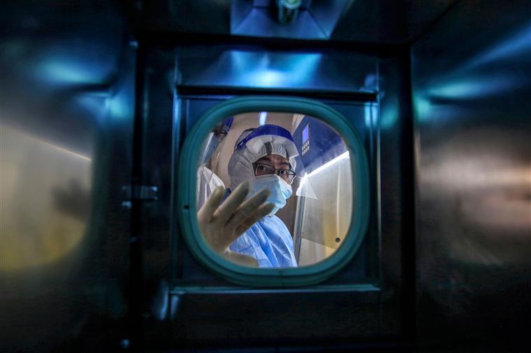 OMS aconselha: Doentes que tiveram suspeita de pneumonia antes de 2020 devem ser analisados