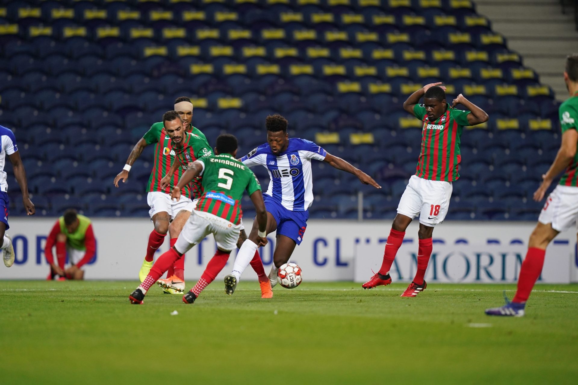 FC Porto vence Marítimo e isola-se na liderança da I Liga