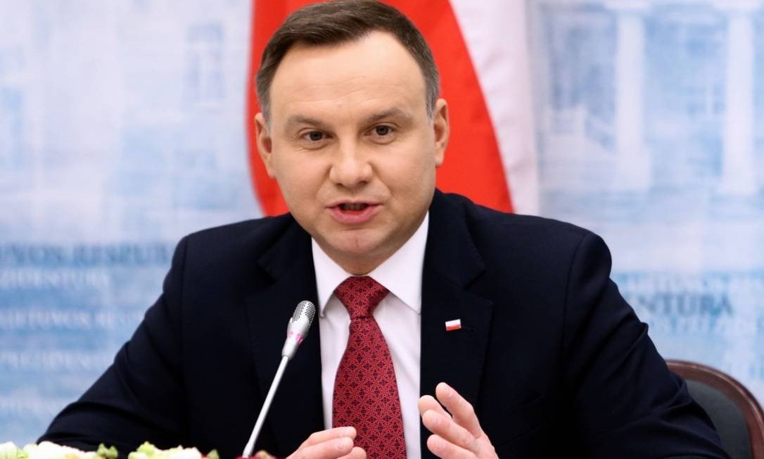 Presidente da Polónia diz que “ideologia LGBT” é “mais destrutiva” que o comunismo