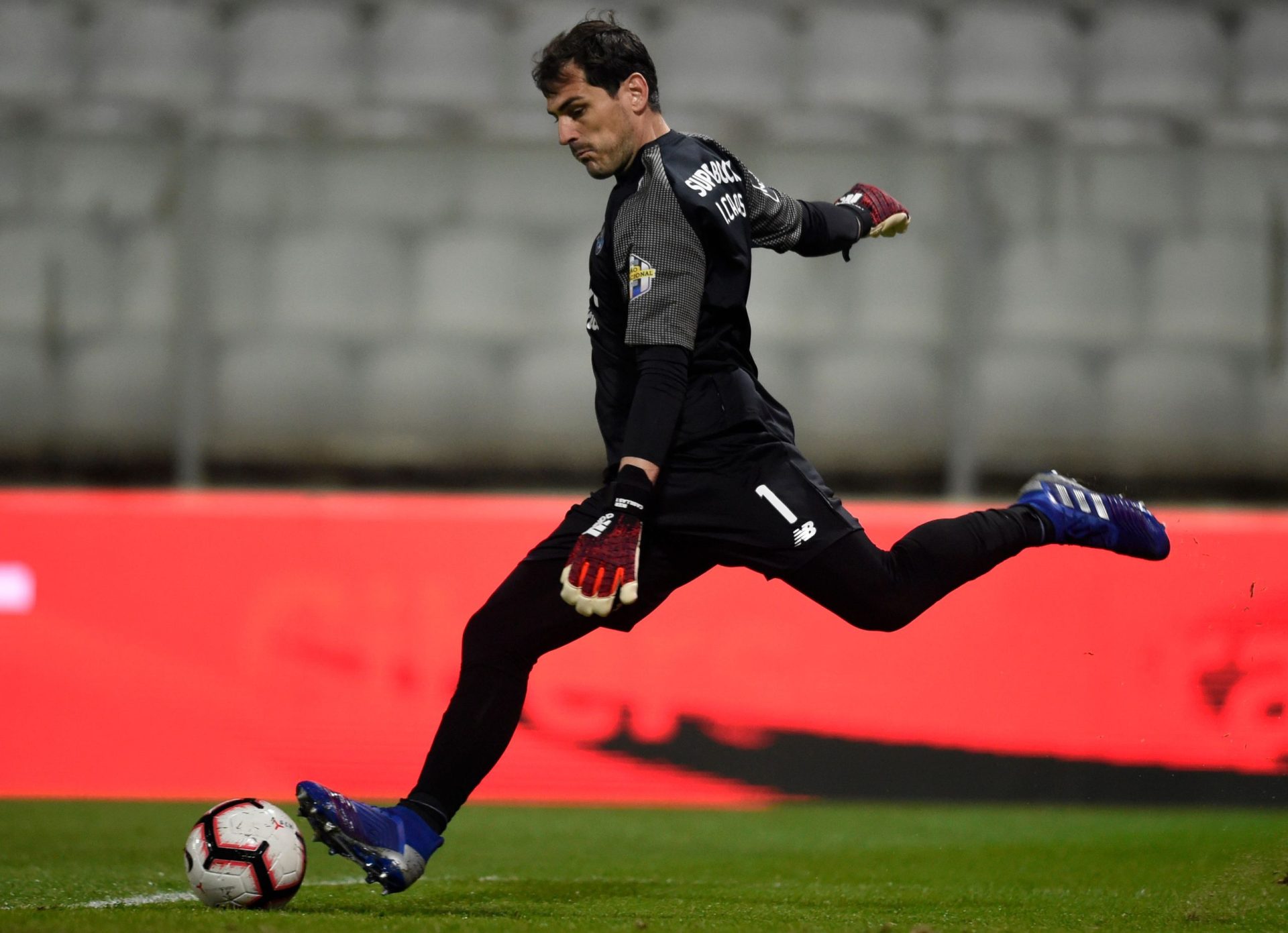 Covid-19 leva Casillas a desistir da corrida à presidência da Federação Espanhola de Futebol