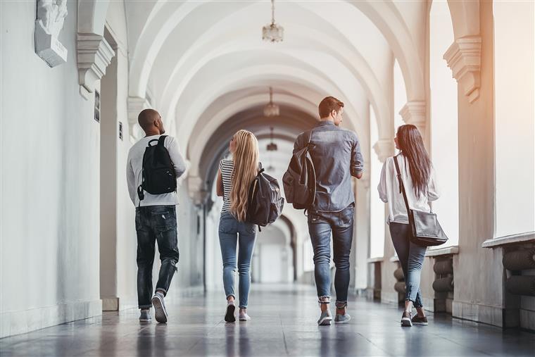 Sem exames obrigatórios, 1.ª fase dos exames nacionais vai ter menos alunos e menos provas