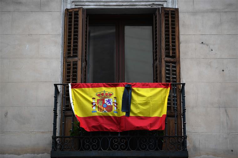 Nos últimos sete dias morreram 21 pessoas infetadas com covid-19 em Espanha