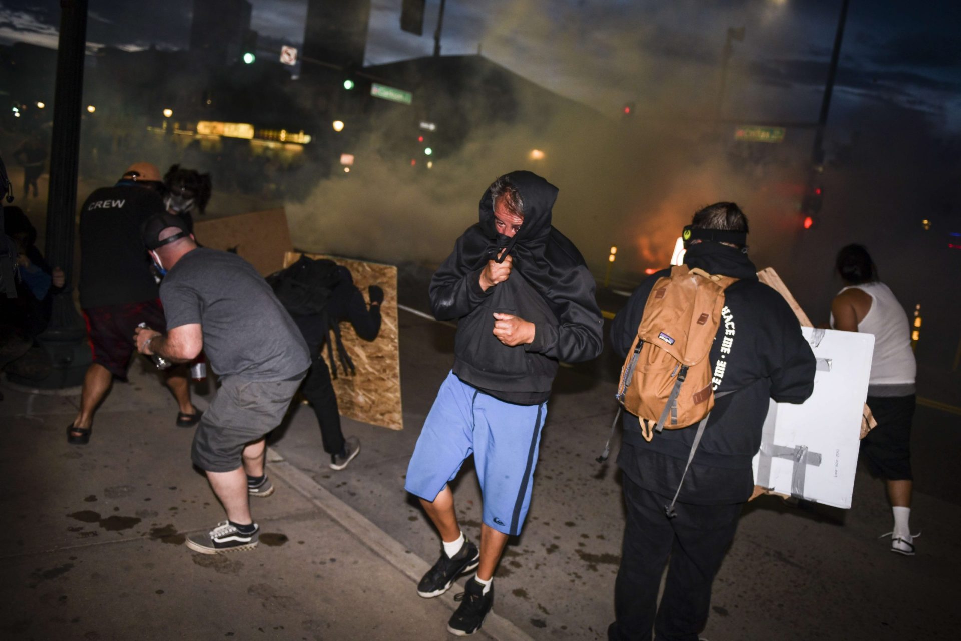 Irmão de George Floyd apela ao fim dos protestos violentos