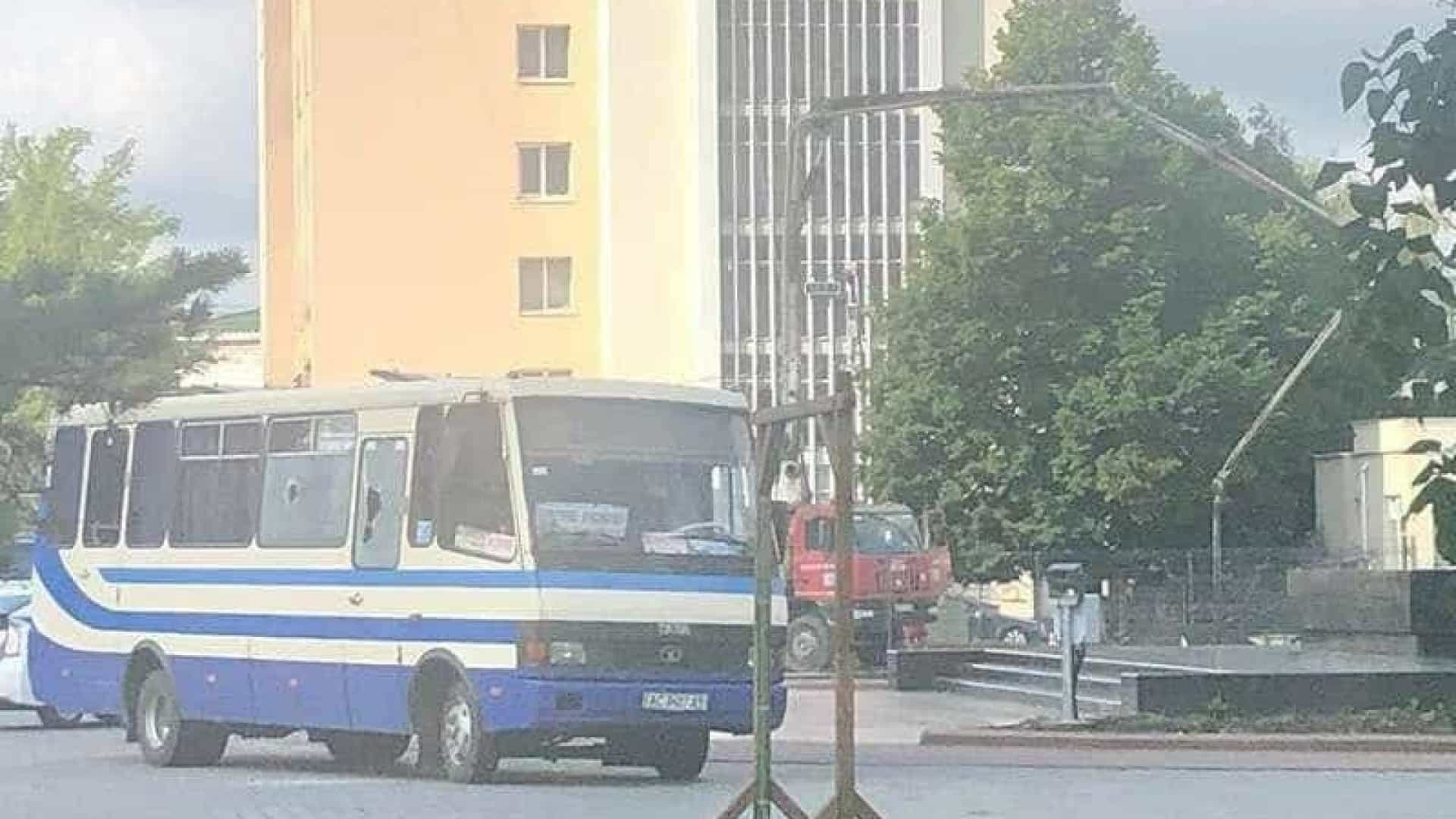 Ucrânia: Homem sequestra autocarro com 20 pessoas a bordo na cidade de Lutsk