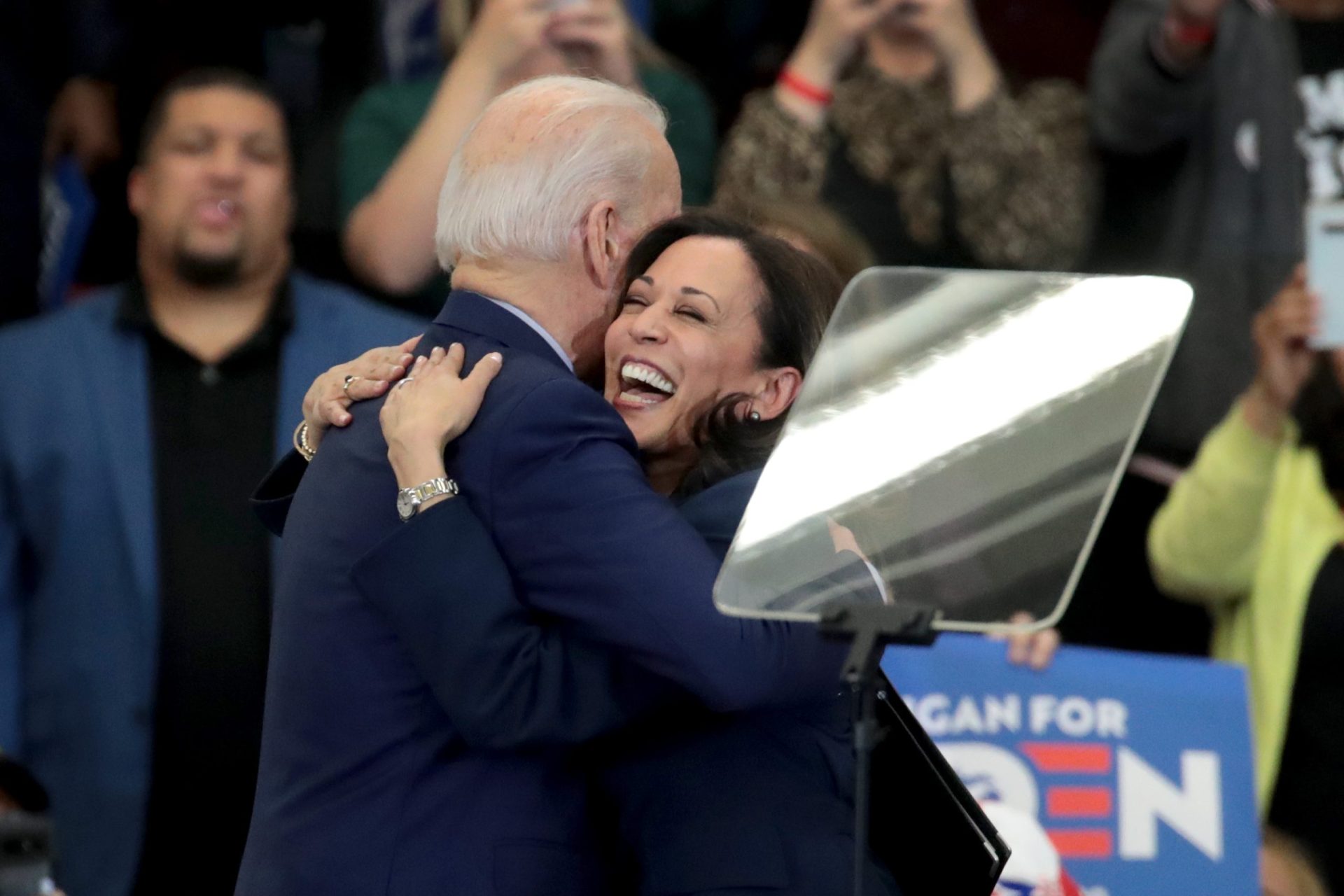 Joe Biden escolhe Kamala Harris para vice dos EUA