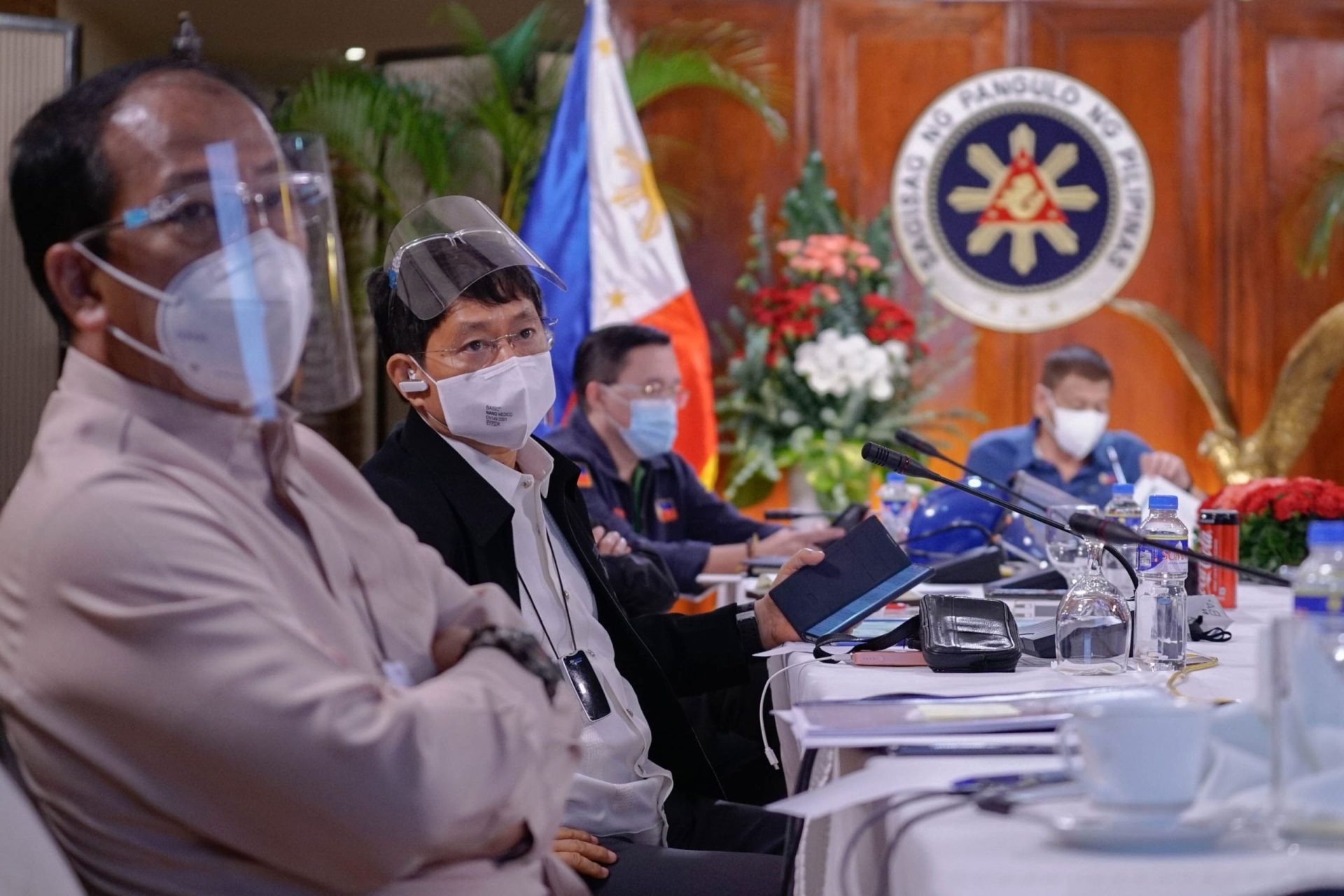 Ministro filipino Eduardo Ano está novamente infetado com o novo coronavírus