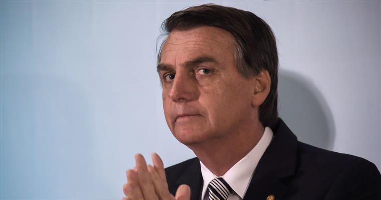 Bolsonaro diz que eficácia de máscaras contra a covid-19 “é quase nenhuma”