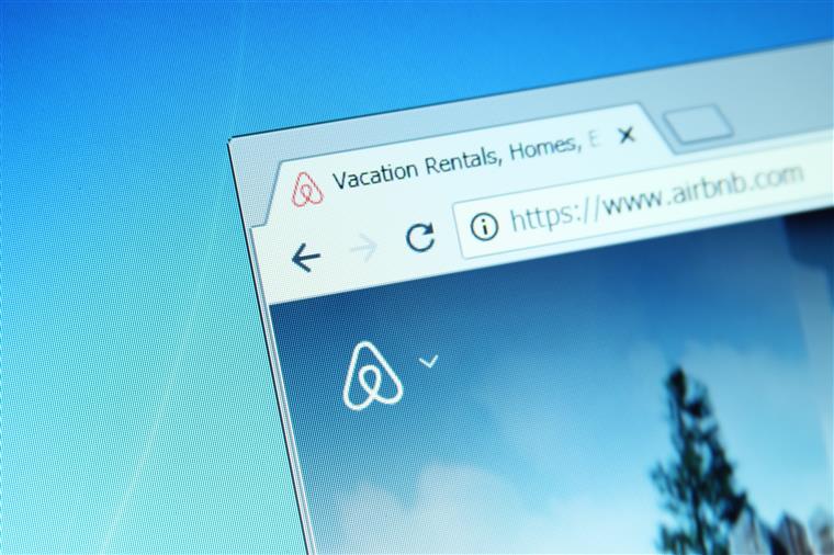 Airbnb proíbe festas em alojamentos para impedir propagação de covid-19